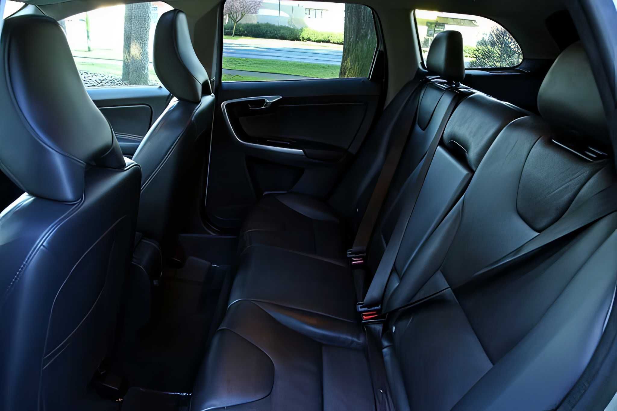2016 Volvo     XC60