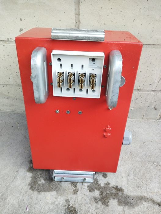 Електричний щит трох фазний.