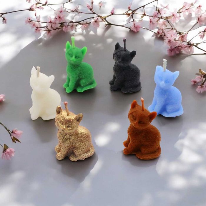 Zielona świeca wizerunkowa kot z wosku pszczelego - rękodzieło