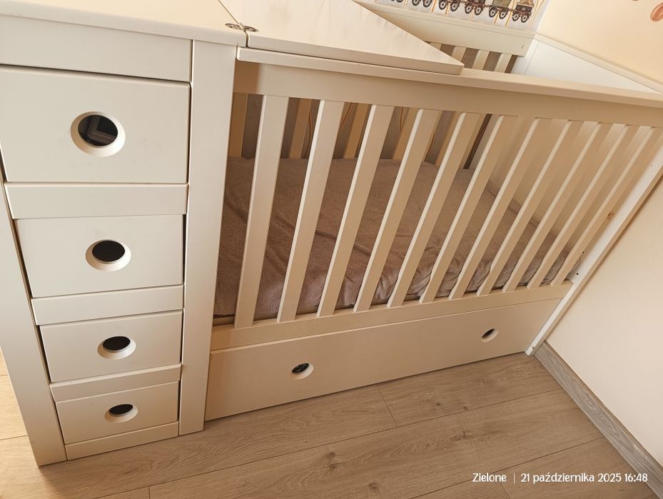 Łóżeczko Bellamy 
Sprzedam łóżeczko