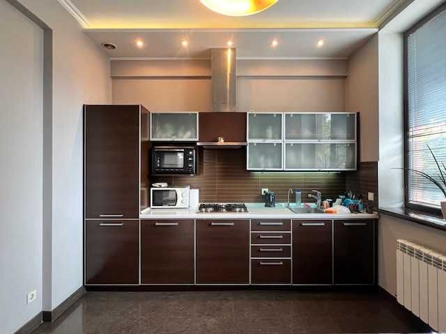 Отдельностоящее здание-жилой дом-офис в районе Адмиральского проспекта