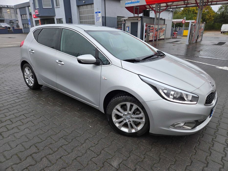 KIA CEED 1,4 2013 rok Prawie NOWY samochód TYLKO 10359 kilometrów