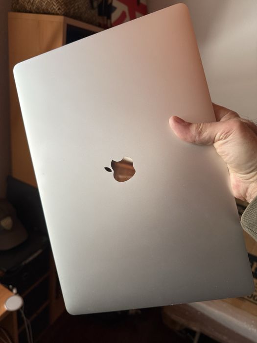 MacBook Pro (15-inch, 2017)