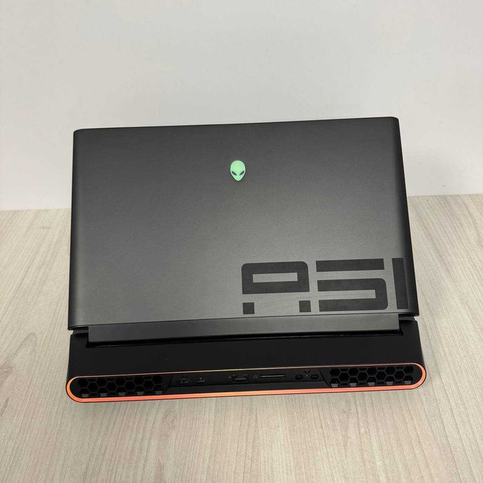 Dell Alienware Area-51m 144Hz i7-9700K 32GB SSD 256GB HDD 2TB RTX 2080