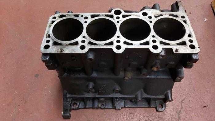 Блок двигателя  vw golf 1.8t 20v (iv) 1997-2003 06a103021c 174349