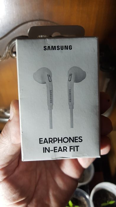 Наушники вакуумные Samsung Fit .