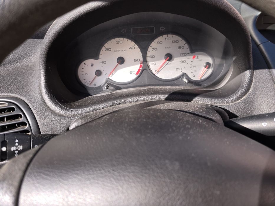 DiESEL 206 HDI Ar cond 130 k KM Tecto abrir Jantes espec Pegeout 5 Lug