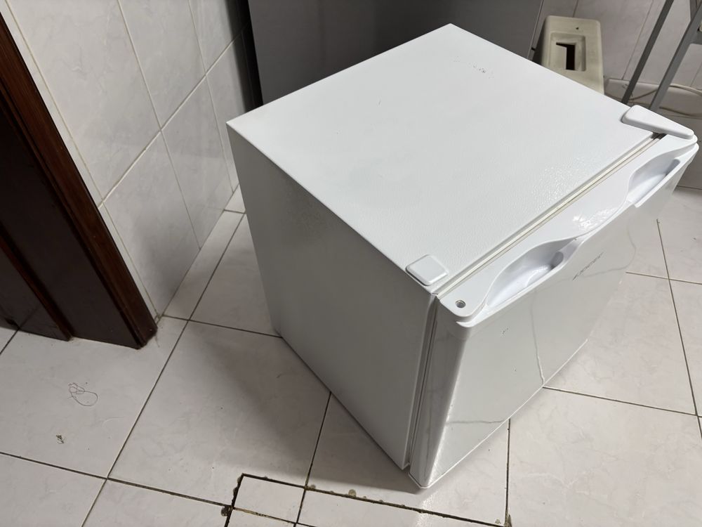 Frigorifico pequeno Jocel impecavel