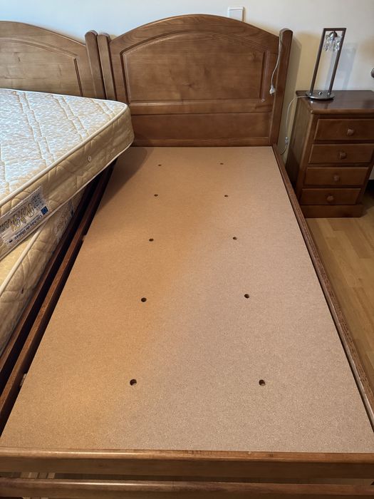 3 Camas Solteiro em Madeira com (Colchões)