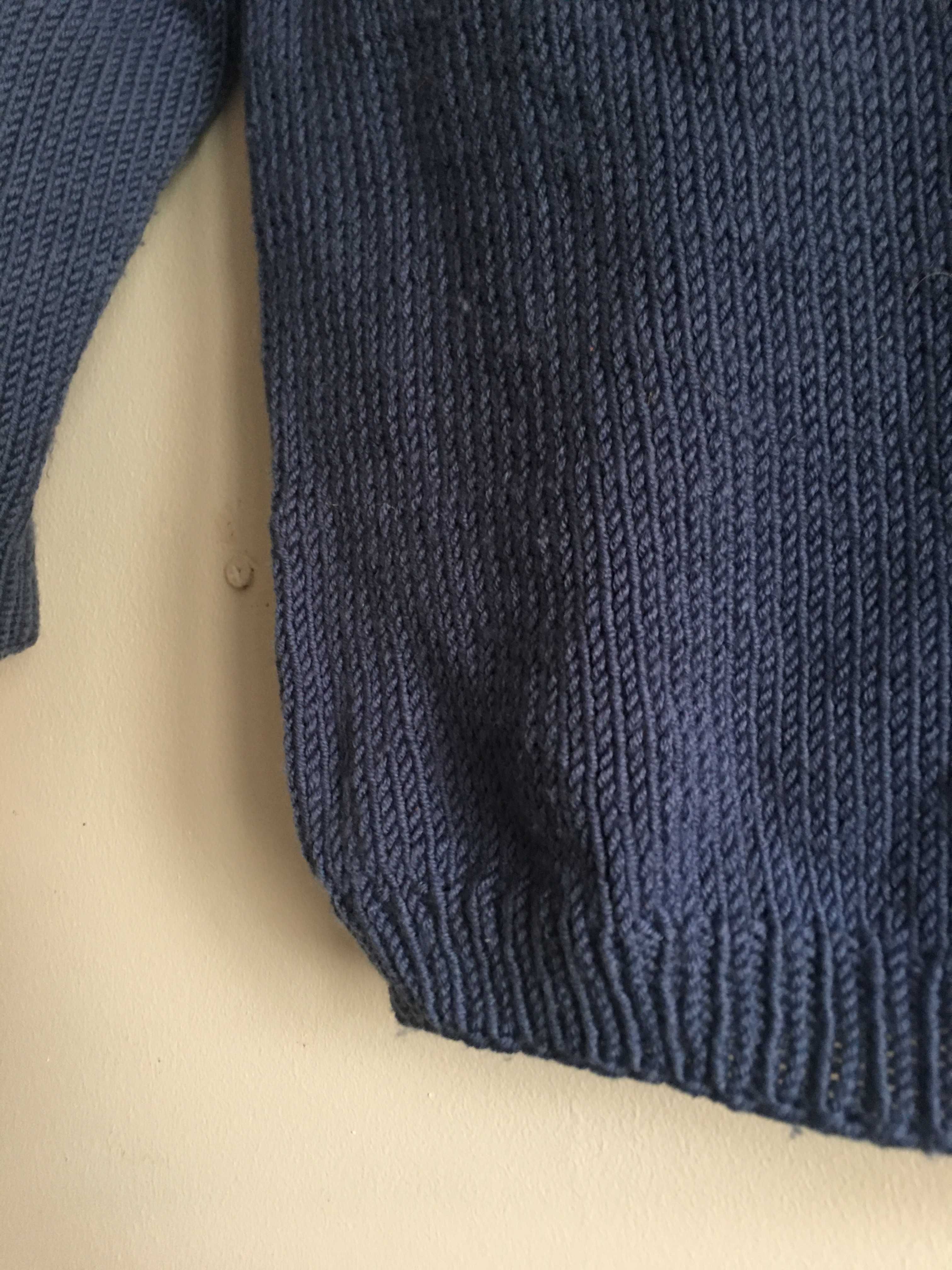 Sweter ręcznie robiony z wełny merynosów