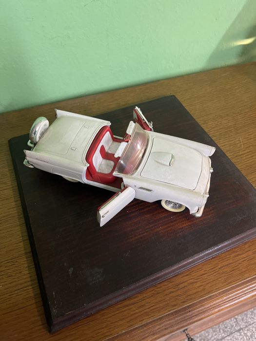Revell Thunderbirs 1:18