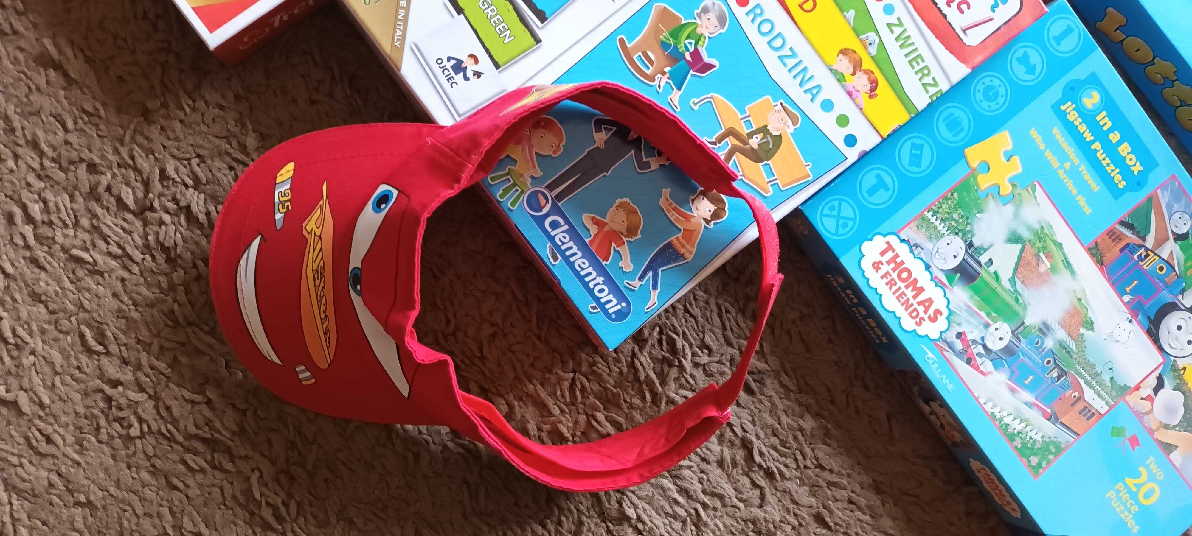 Puzzle zestaw dla dzieci 9 sztuk + 3 gry+ czapka z daszkiem  Auta