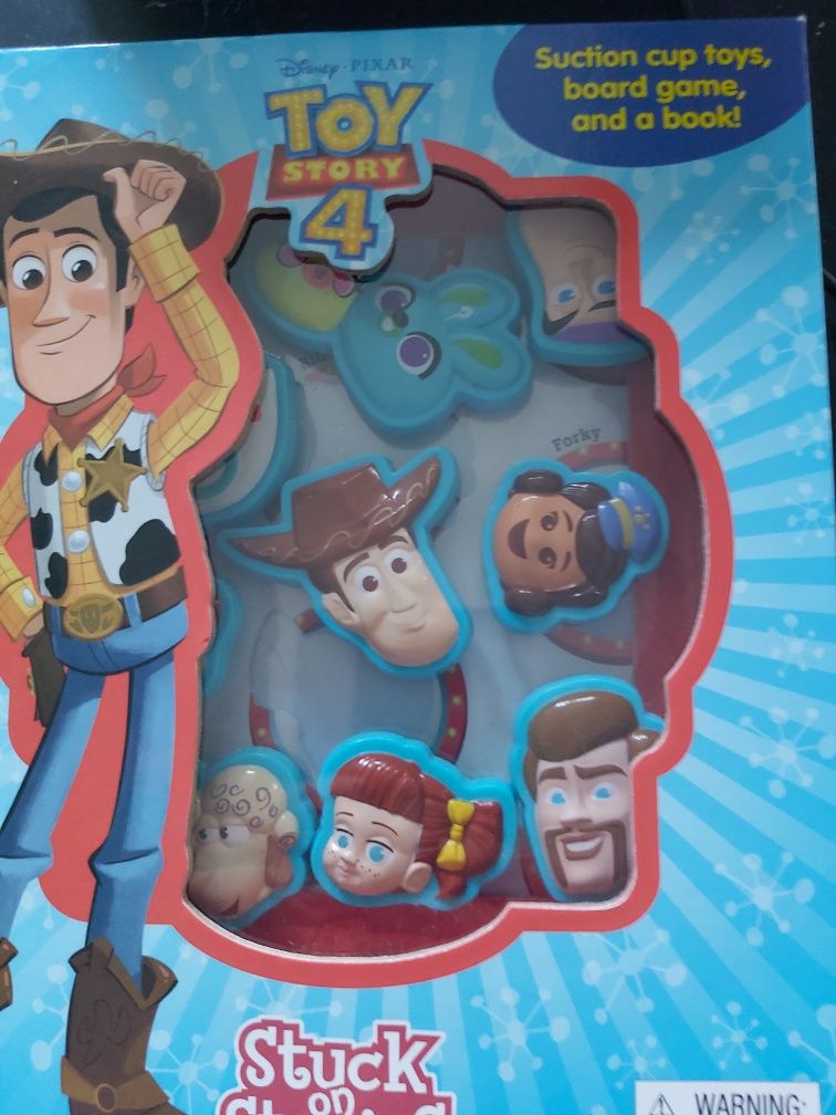 Gra i książka z zadaniami Toy Story 4 ang