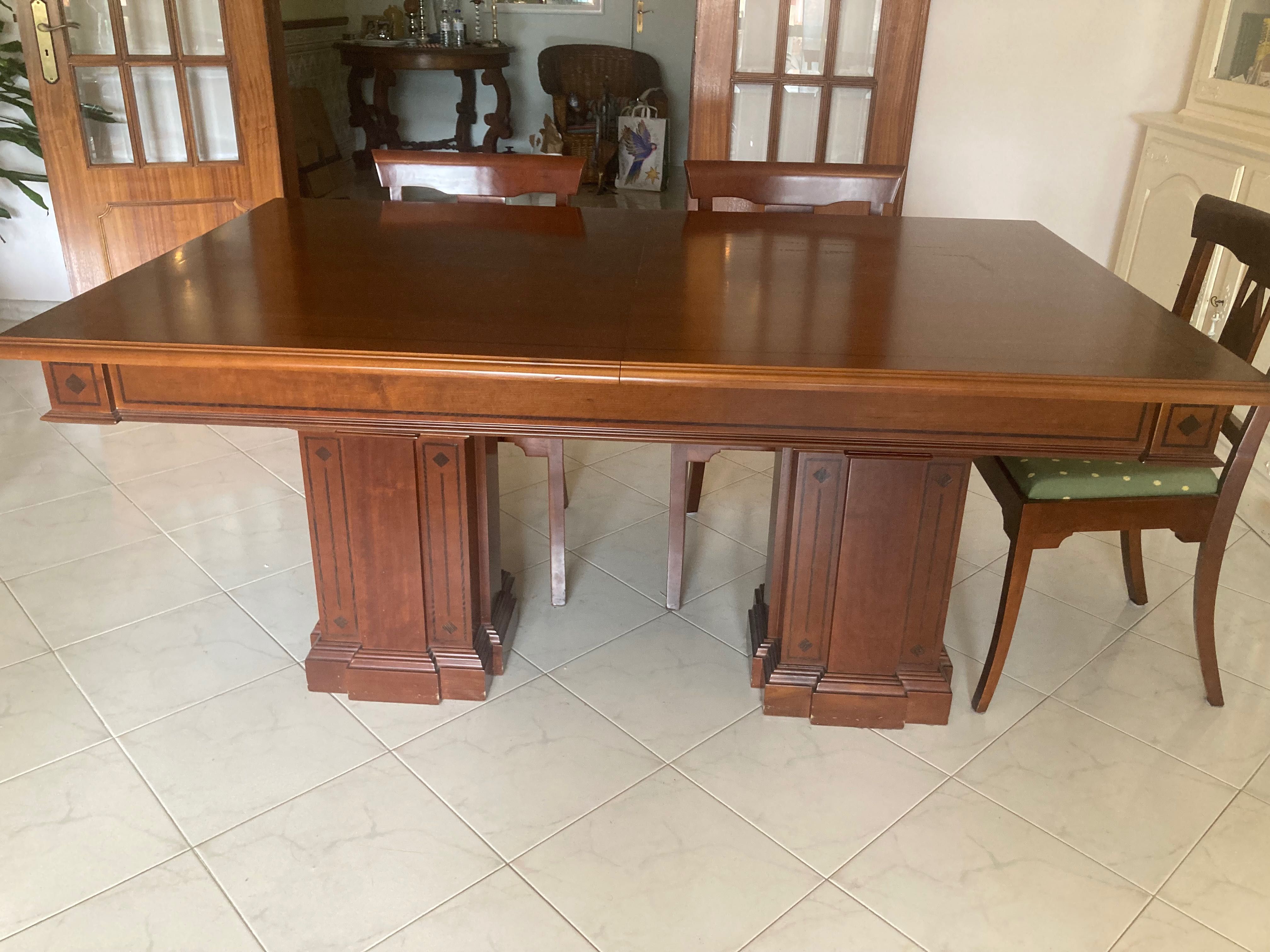 Mesa de jantar em cerejeira maciça