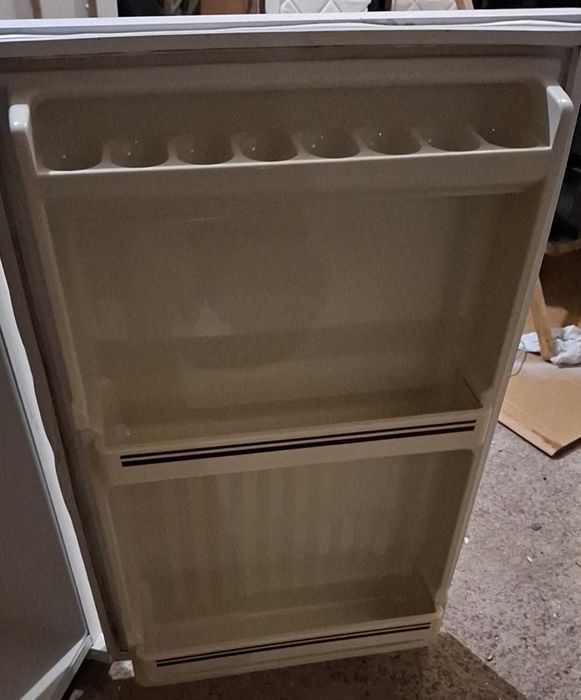 Mini frigorífico a funcionar bem