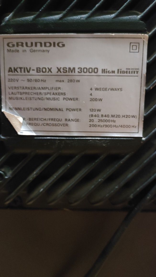 Kolumny Grundig że wzmacniaczami aktywne