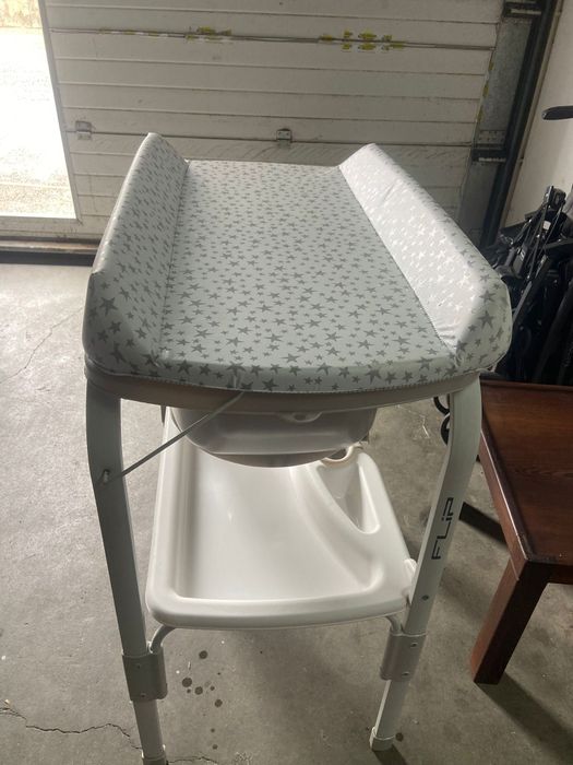 Trocador de fralda com banheira