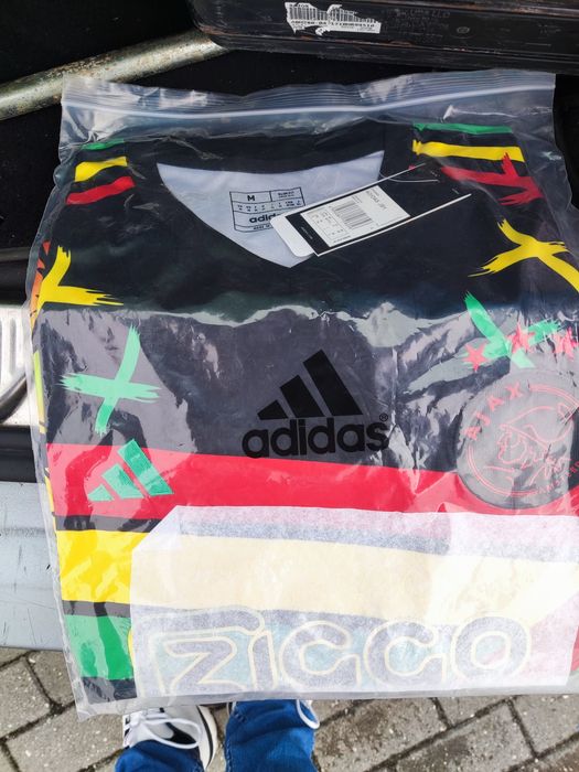 T-shirts clubes e seleções 2025