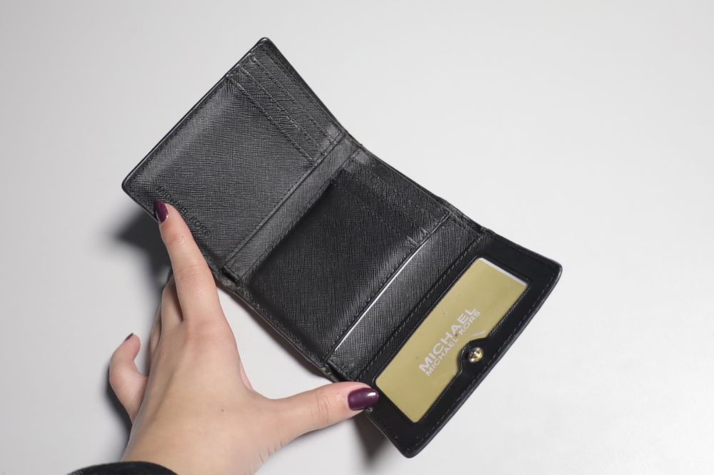 Carteira Michael kors preta e branca