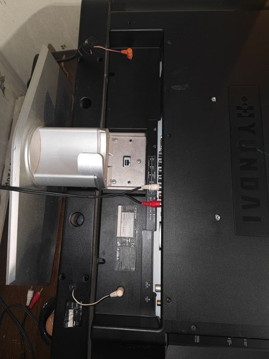 телевизор Hyundai E320D ,32' б.у