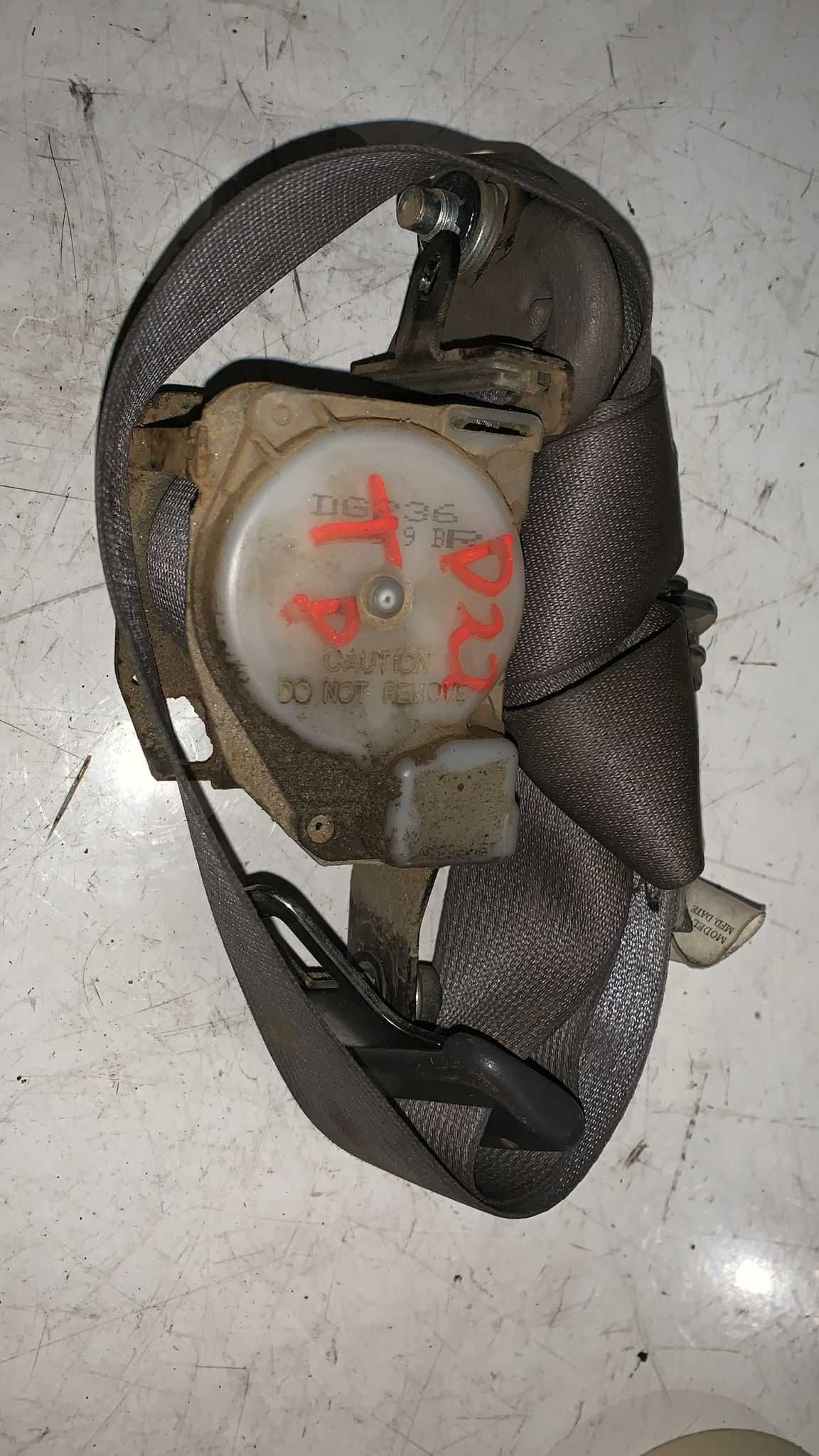 Cinto segurança traseiro direito Nissan D22 2006
