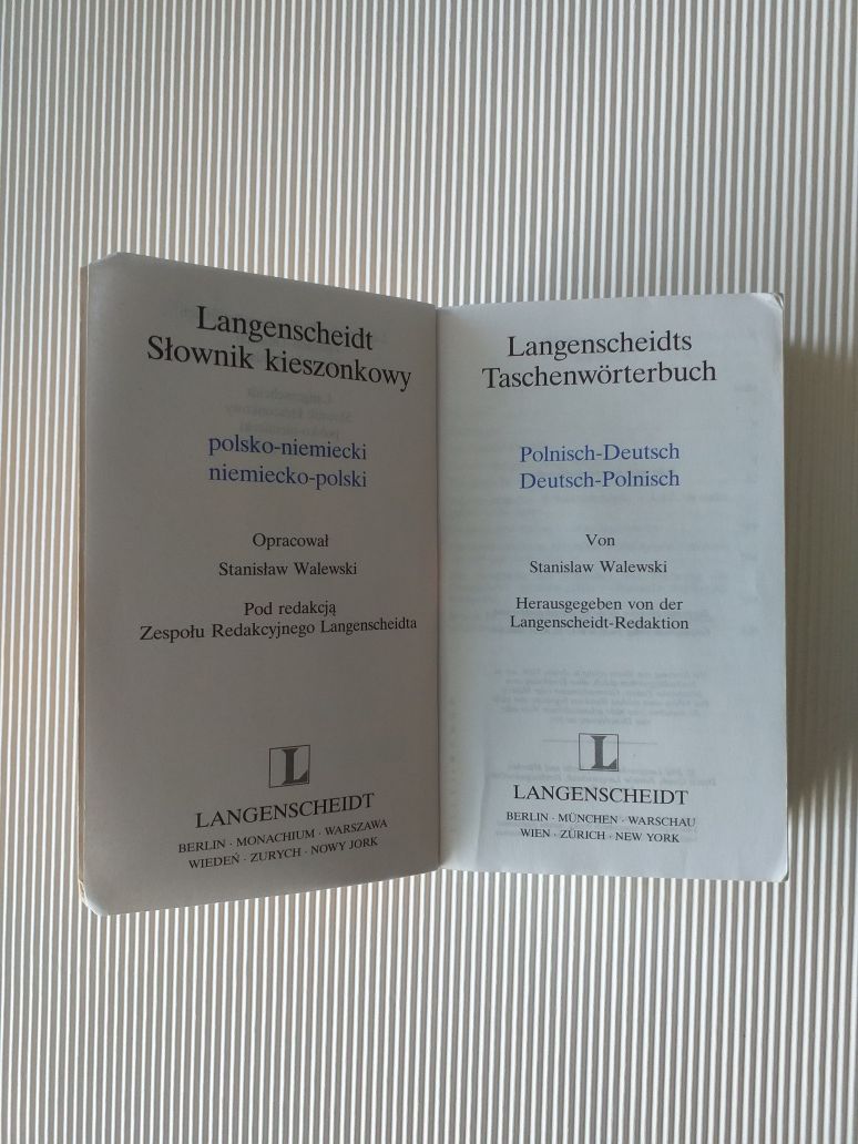Słownik kieszonkowy polsko-niemiecki.Langenscheidt. 2002 rok.