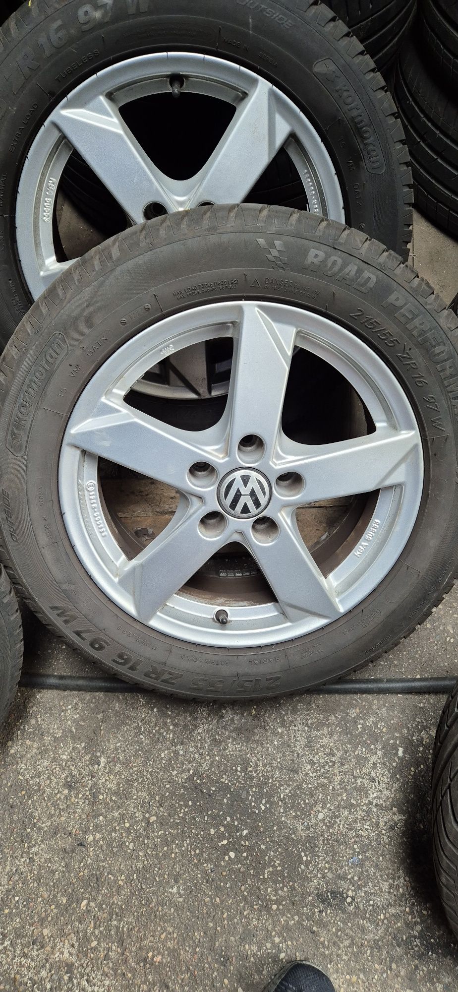 Kpl.alu felg do VW 16 z oponami 215 r55 16