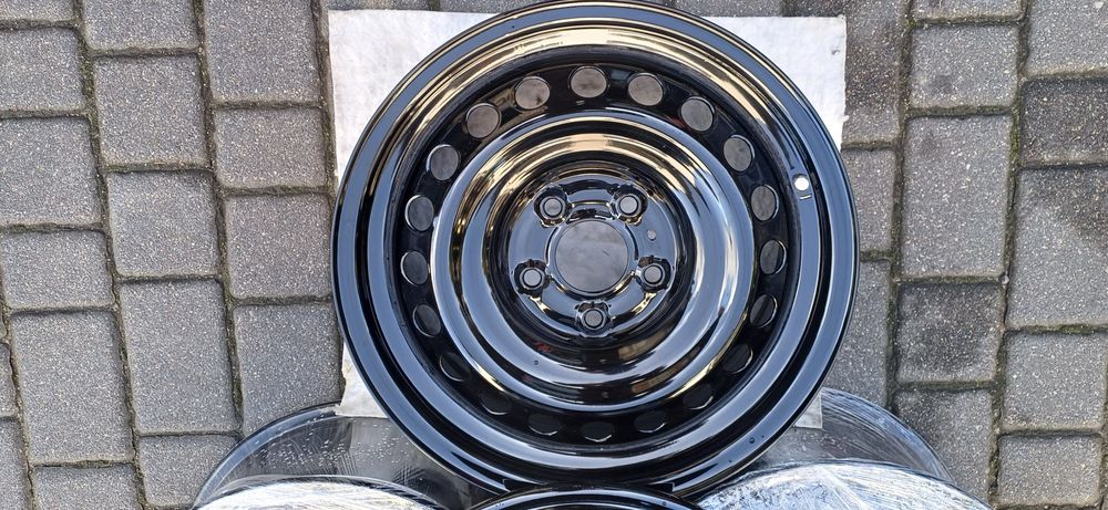 Felgi stalowe po regeneracji 6,5x16 cali , rozstaw śrub 5x114,3.