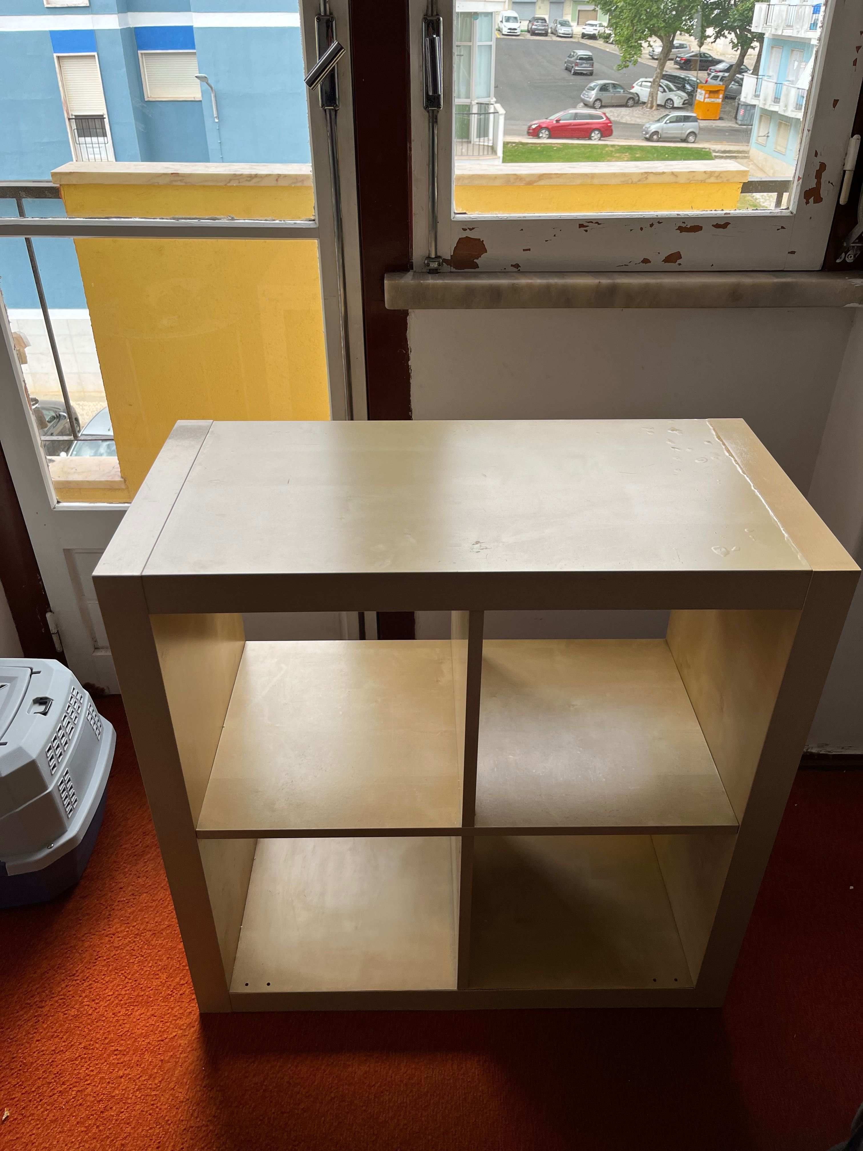 Tv, sofá, mesa com cadeiras, sofá