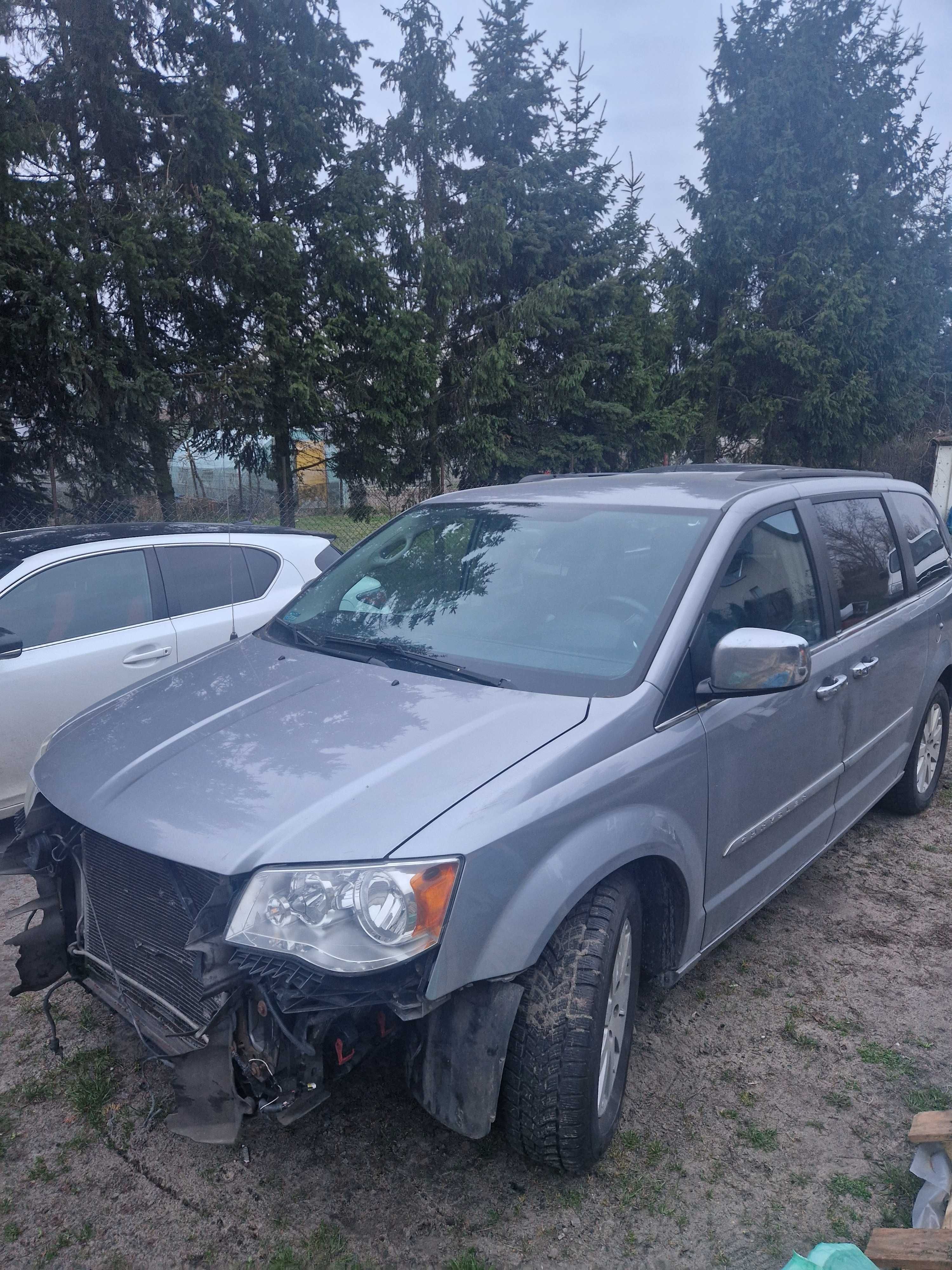 Chrysler Town and Country po kolizji