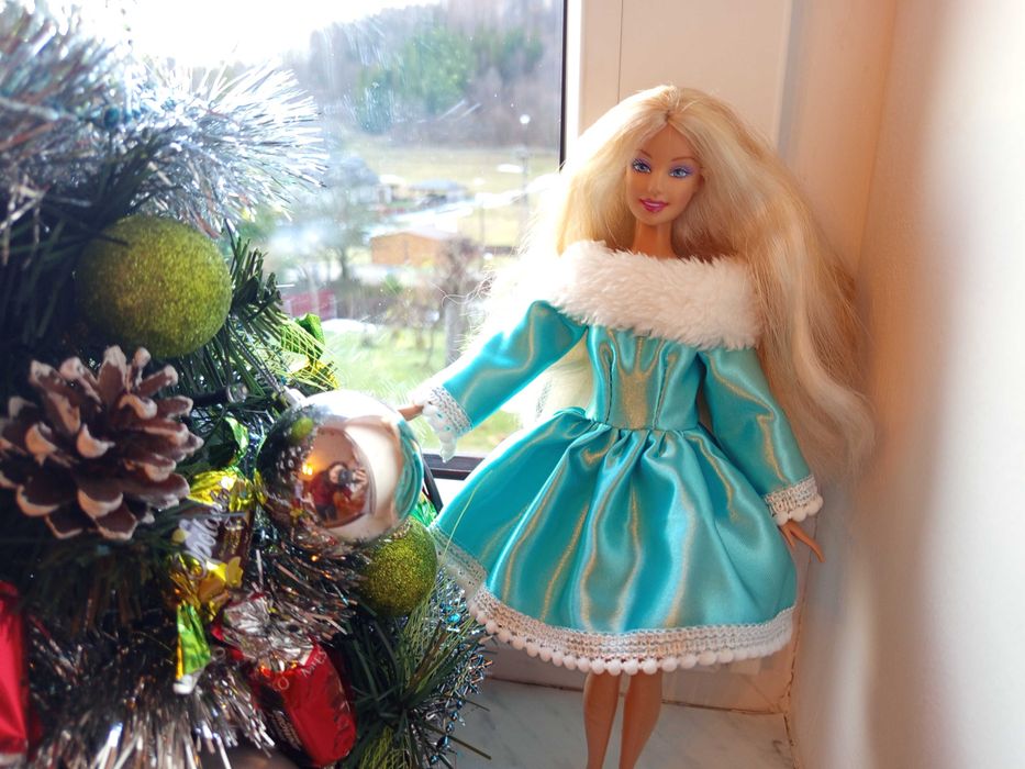 Zimowa sukienka z futerkiem dla lalek Barbie