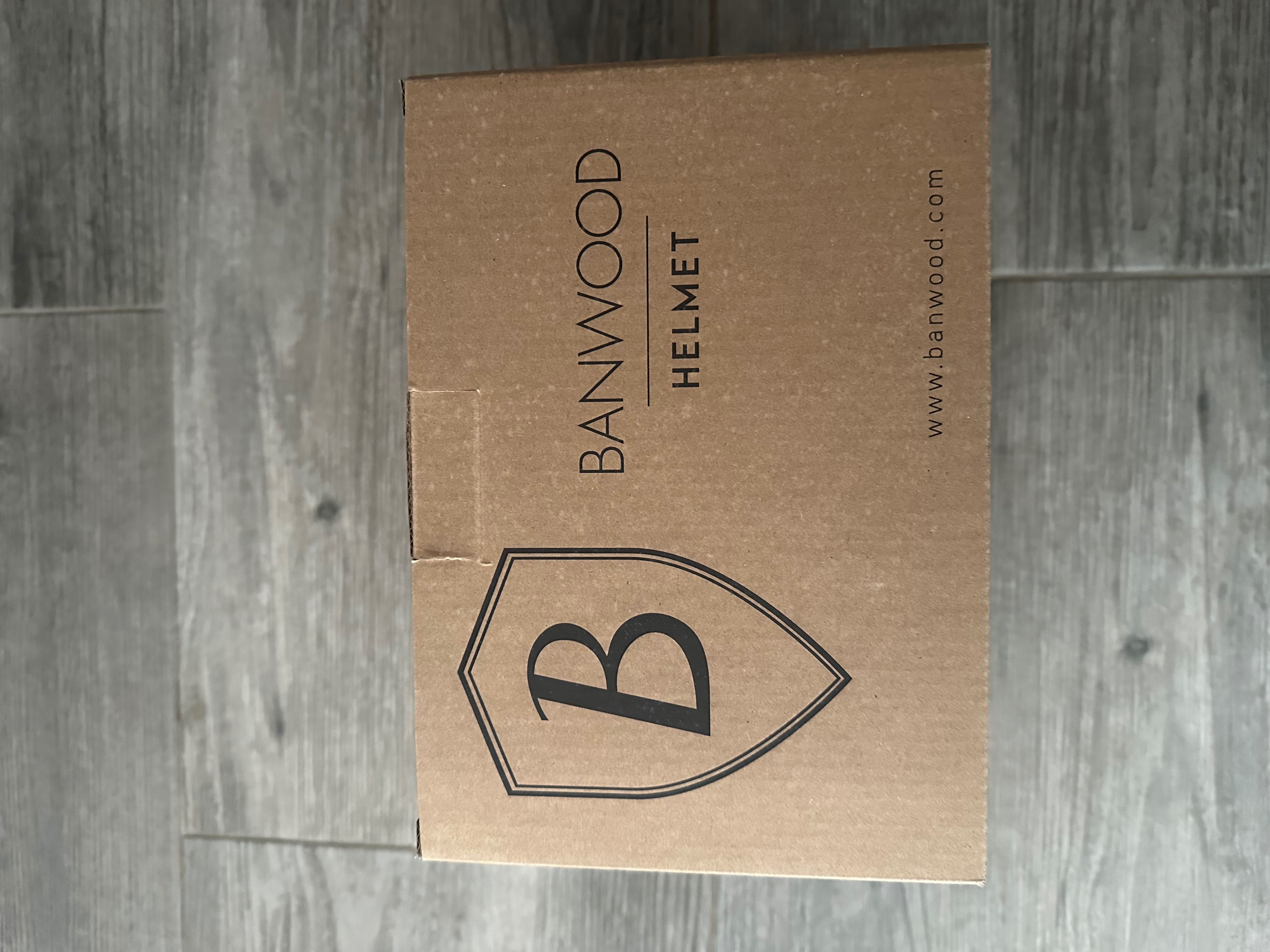 Vendo bicicleta de equilíbrio e capacete da Banwood