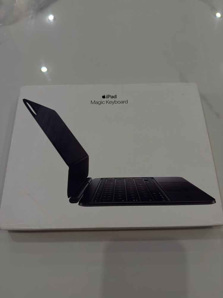 Чохол-клавіатура для планшета iPad Pro 11