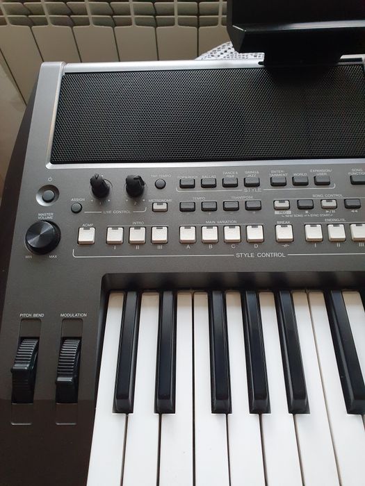 Keyboard YAMAHA PSR-S 670
