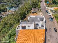 Moradia T3 + 3 Escritórios com Vista sobre o Funchal – Para Remodelaçã
