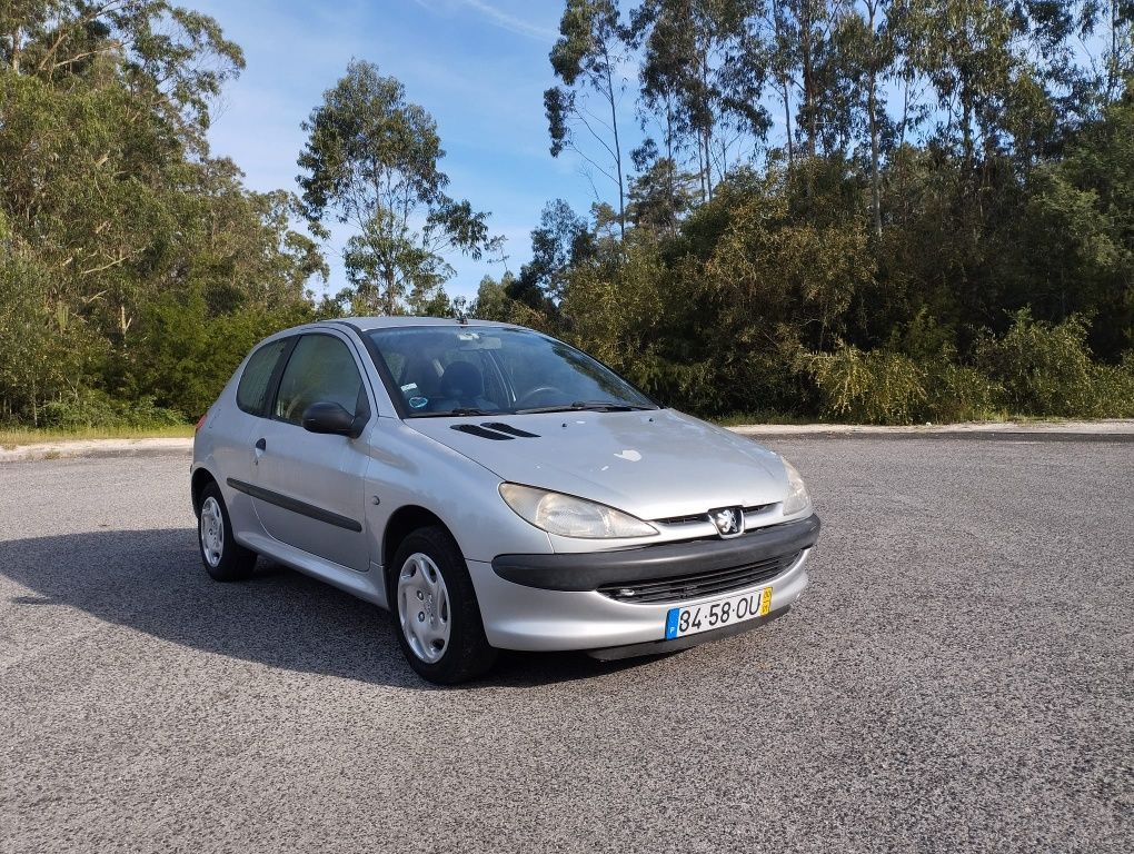 Peugeot 206 COMERCIAL com motor 1.9 Diesel.