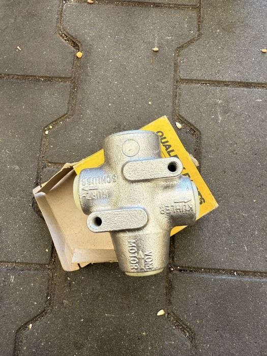 Termostat kombajn New Holland TC TX 918289 oryginał