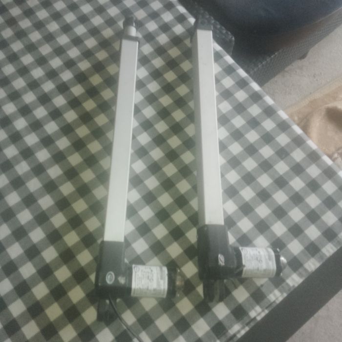 Sprzedam silnik do bramy, furtki lub okien dachowych