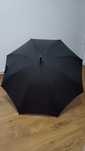 Czarny długi parasol