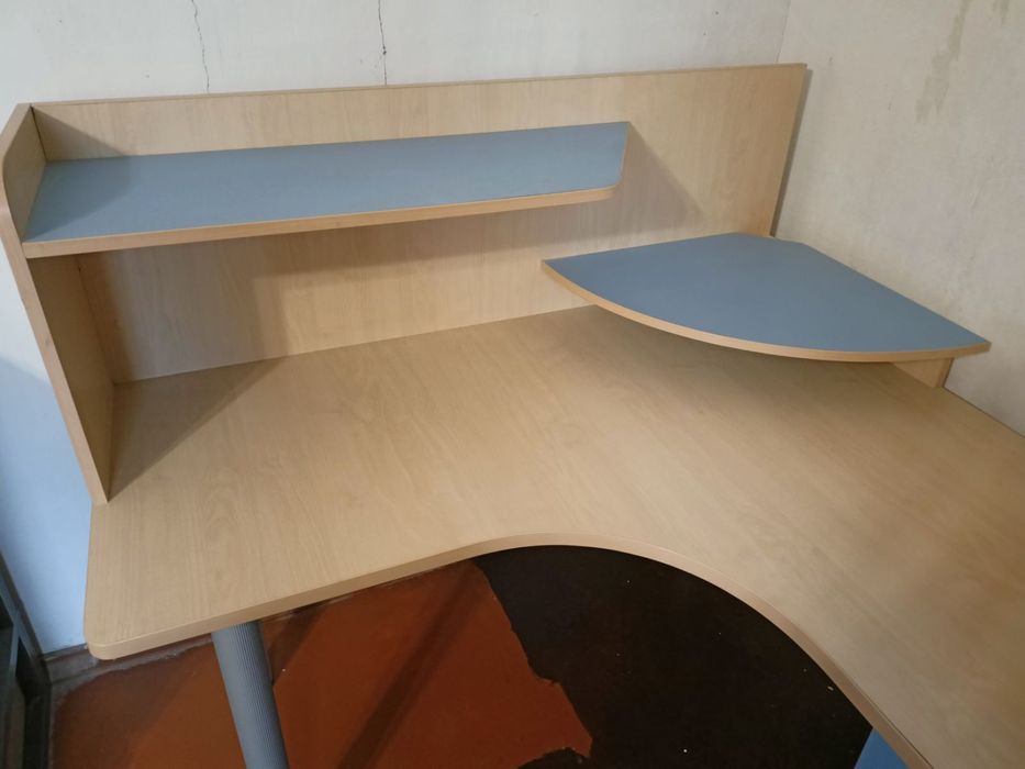 Продам письмовий стіл