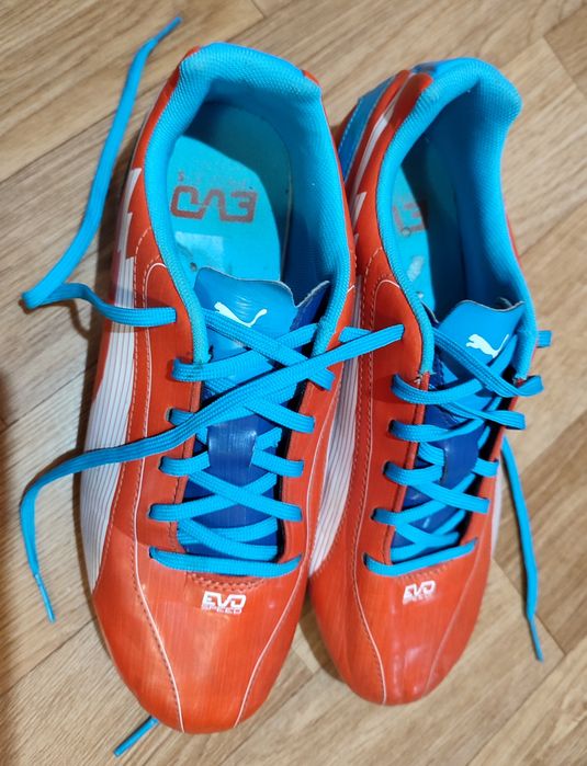 Футбольні бутси сороконіжки Puma
Футбольні бутси сороконіжки чи