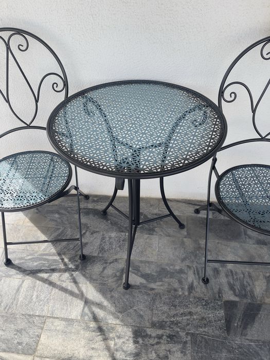 Conjunto mesa com cadeiras em ferro para terraco