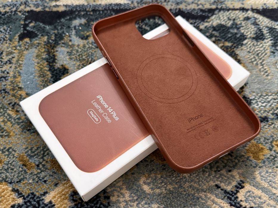Apple Leather Case UMBER MPPD3ZM/A oryg. skórzane etui na iPhone 14+
