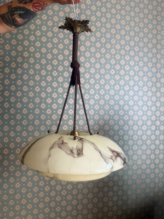 Ampla art deco stara lampa wisząca ufo żyrandol antyk kremowa marmurek