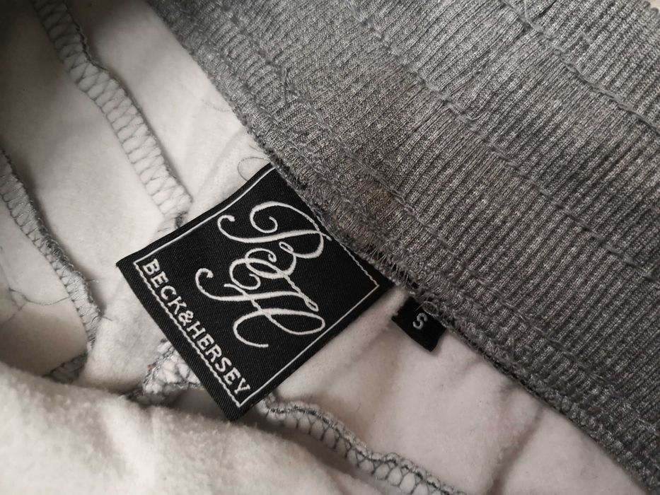 Szare spodnie dresowe sportowe dresy joggery bojówki Beck&Hersey 36