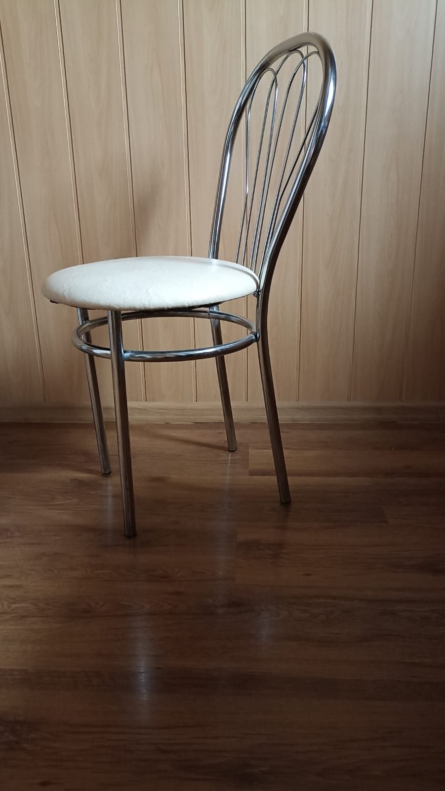 Sprzedam stół z krzesłami