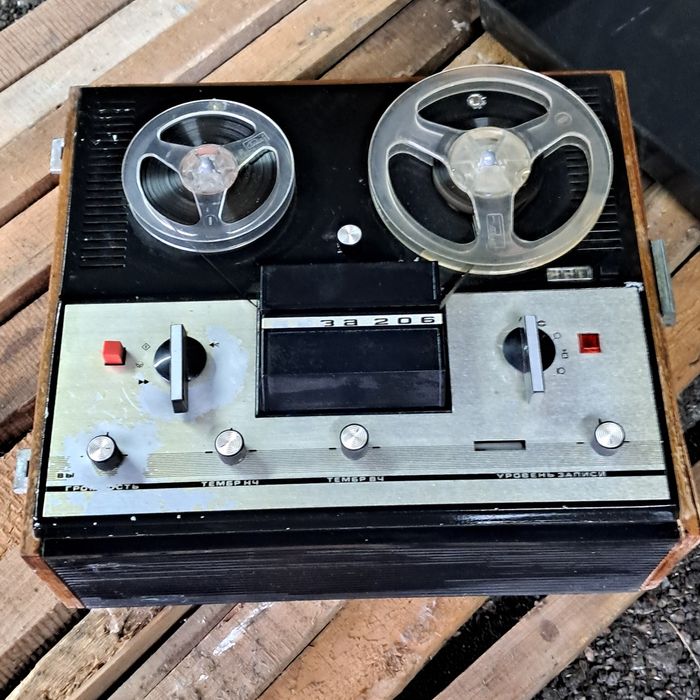 Стерео  магнитофон ВЕСНА 207