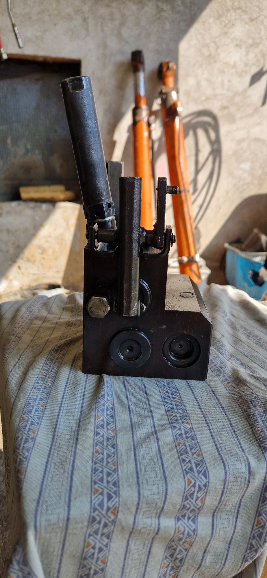 Rozdzielacz hydrauliczny ursus C385 c 385 c 360 c330 c328 zetor