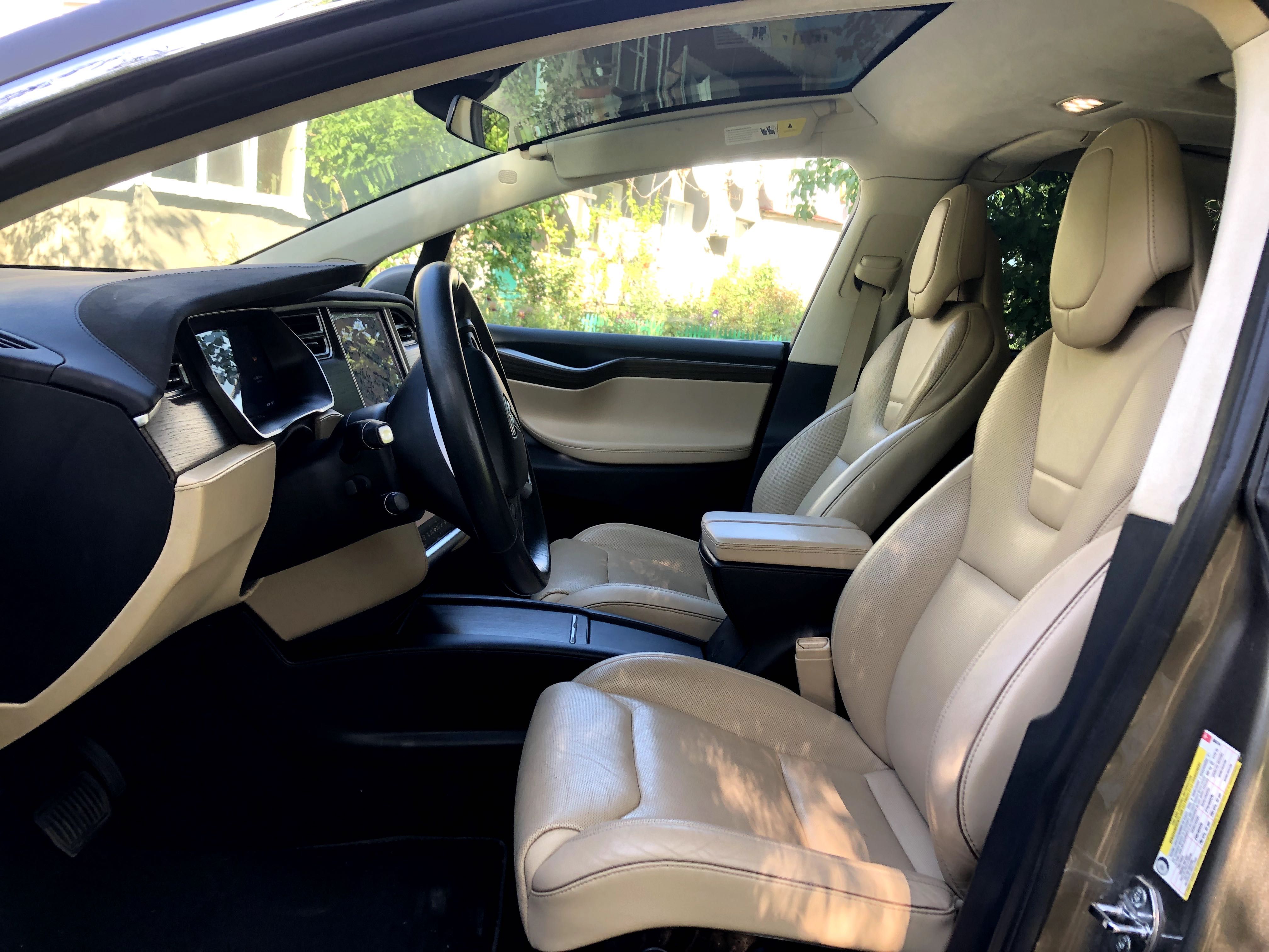 Tesla Model X 90D