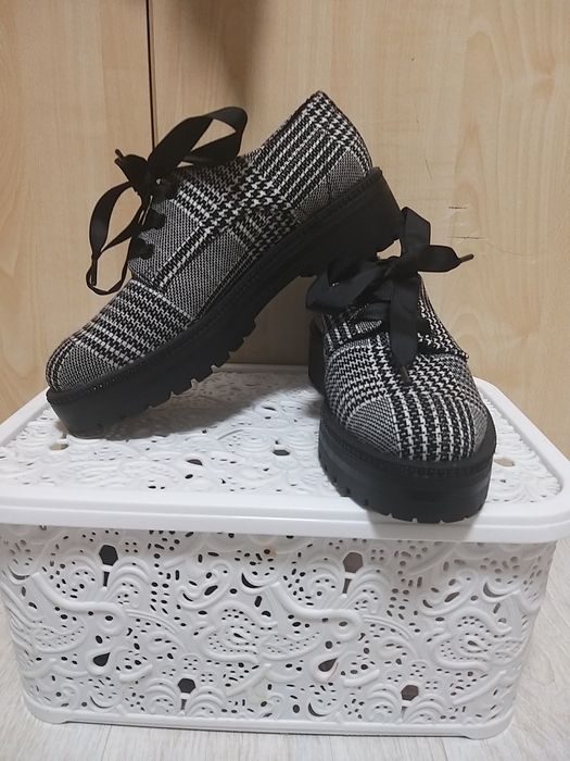 Продам лоферы в клетку